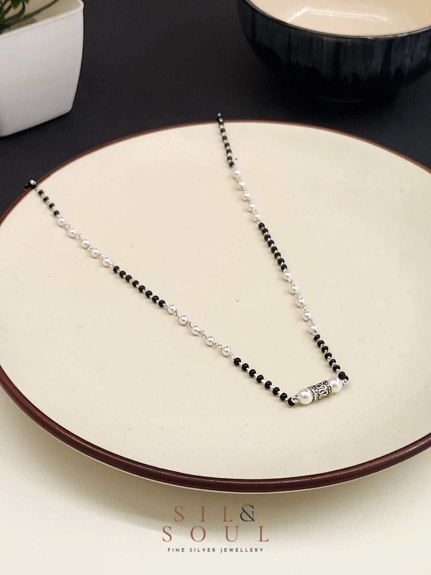 Intricate Design Pendant Mangalsutra